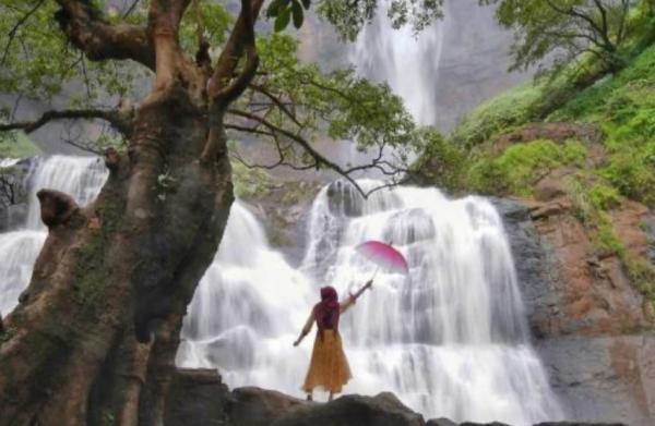 Rekomendasi 5 Air Terjun Terpopuler di Jawa Barat, Cantik dan Instagramable