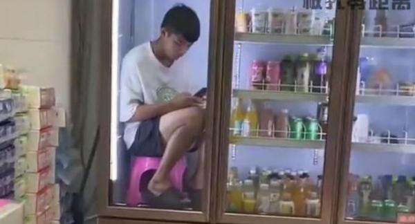 Gelombang Panas, Pria di China Masuk Lemari Pendingin Minimarket