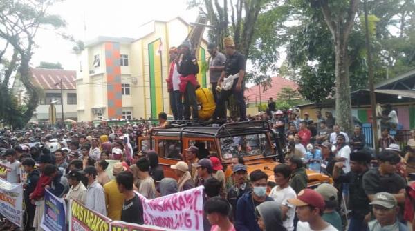 Aliansi Masyarakat Toraja Utara Demo di Kantor DPRD Torut Tolak rekomendasi LKPJ