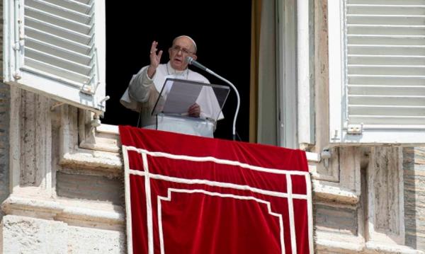 Paus Fransiskus Dibawa ke Rumah Sakit Gemelli Roma Italia