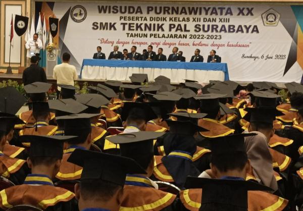 288 Peserta Didik Jalani Wisuda, SMK Teknik PAL Surabaya Kerja Sama dengan Industri