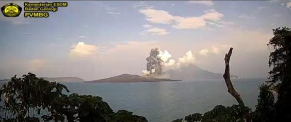 Gunung Anak Krakatau Erupsi Lagi, Muntahkan Abu hingga 1000 Meter