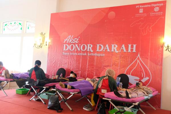 Warga Tapos Antusias Ikut Donor Darah