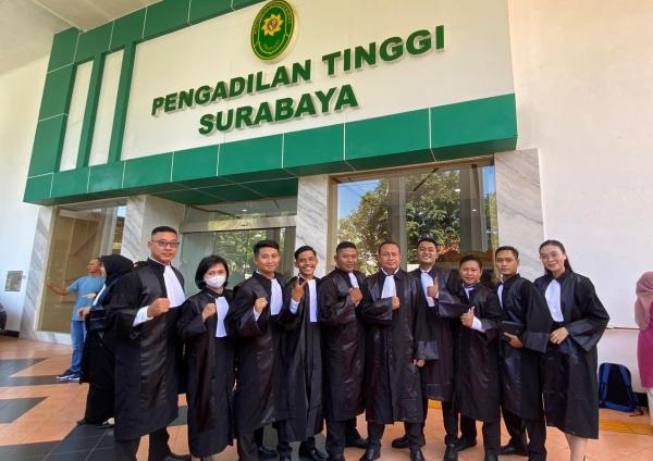 Disumpah Di Pengadilan Tinggi Surabaya, 10 Alumni Fakultas Hukum UWP ...