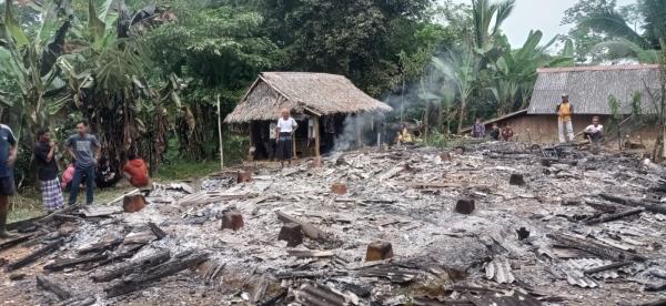 Diduga Korsleting Listrik, Sebuah Rumah di Cisata Pandeglang Terbakar Rata jadi Abu