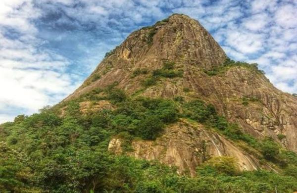 Mitos Gunung Parang, Gunung Purba yang Menyimpan Sejuta Misteri Menyeramkan