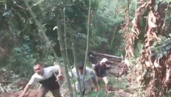 Akibat Jalan Rusak Satu Unit Ambulance di Kabupaten Serang Terjun Ke Jurang