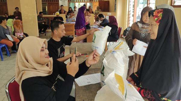 123.817 Kepala Keluarga di Kabupaten Kediri, Terima Beras Bantuan Pangan