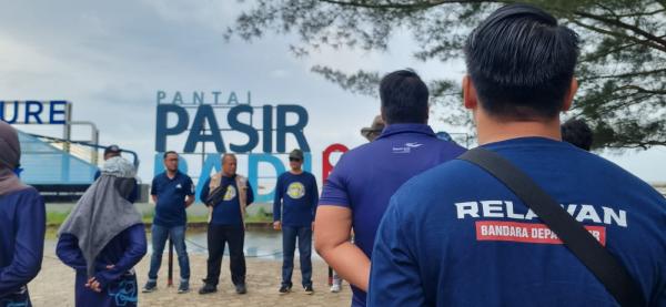 Hari Lingkungan Hidup Dunia, Gurila AP II PGK Bersih-Bersih Pantai Pasir Padi