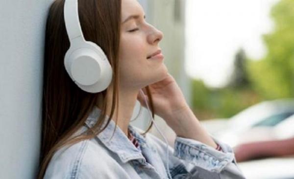 Studi: Mendengar Lagu Sedih Baik bagi Kesehatan Mental