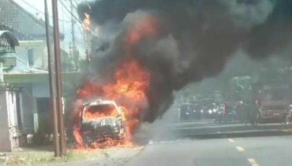 Minibus Terbakar Hebat di Banyuwangi, Pemilik Masih Misterius