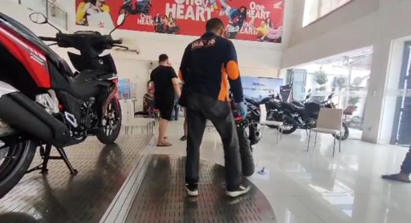 Nekat! Kawanan Pencuri Satroni Dealer di Brebes, 2 Sepeda Motor Berhasil Digasak