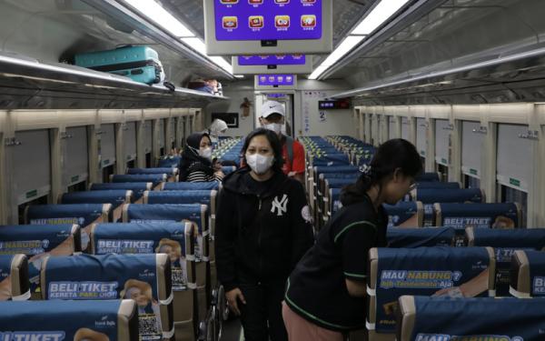 Pelancong Semringah, Tiket Kereta Api Jarak Jauh Bisa Dipesan Mulai H-90