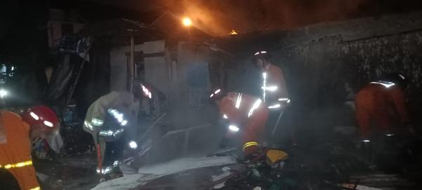 Ruko Kelontong dan Tempat Pencucian Motor di Jalan Lukmanul Hakim Tasikmalaya Terbakar
