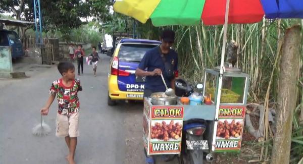 Penjual Cilok Jadi Bacaleg,  Siap Perjuangkan Para Pedagang Kecil