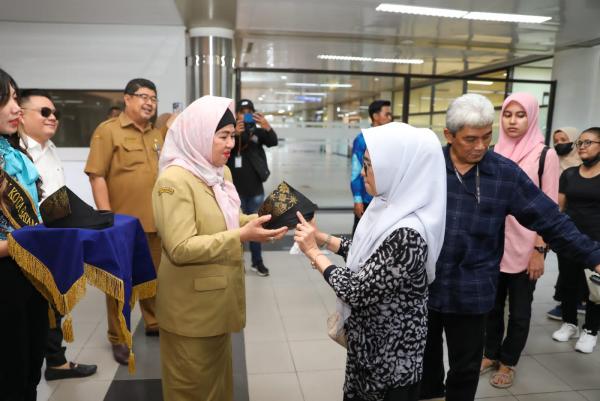 Hadiri APEKSI di Batam ,Wali Kota Pematang Siantar Dikenakan Perangkat Pakaian Adat Melayu