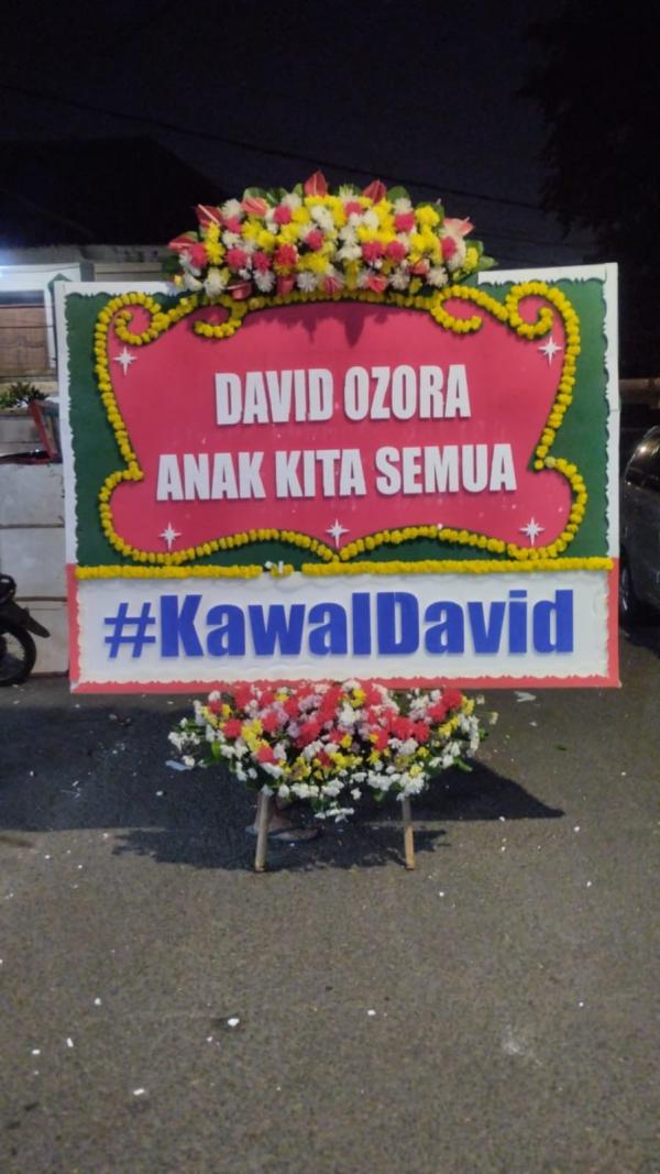 Sidang Lanjutan Mario Dandy, Puluhan Karangan Bunga Bertulis #KawalDavid Terpampang di PN Jaksel