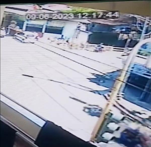 Pencuri Gasak Uang Rp50 Juta di Mobil Parkir, Terekam CCTV