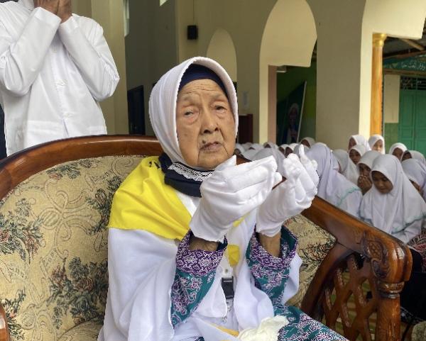 Semangat Nenek Mutingah, Jamaah Haji Tertua di Purbalingga Berangkat ke Tanah Suci