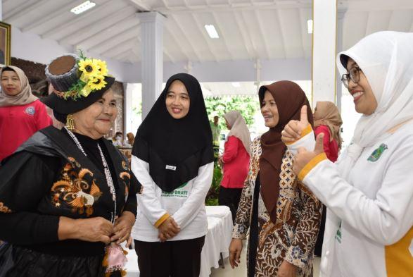 Bila Lansia Ikut Fashion Show, Pendopo Kabupaten Pasuruan Gempar