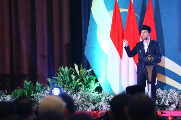 Wagub Emil Resmi Dilantik Jadi Ketua Umum Masyarakat Ekonomi Syariah Jatim
