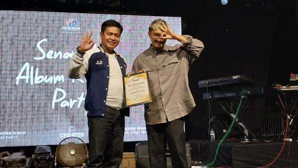 Rektor UMP Terima Penghargaan Tokoh Peduli Musisi dan Pegiat Seni di Purwokerto
