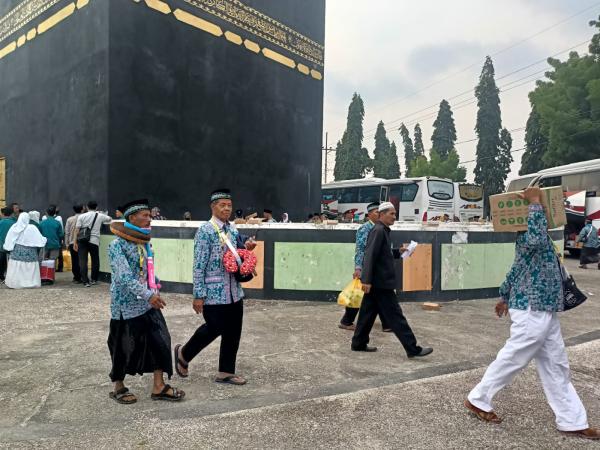 Seorang Jamaah Haji Probolinggo, Ditunda Keberangkatannya ke Tanah Suci karena Sakit