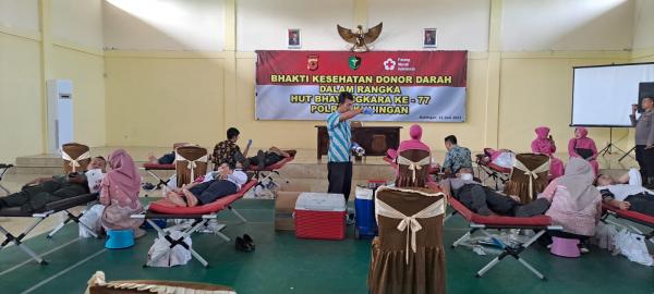 Polres Kuningan Adakan Donor Darah hingga Buka Gerai Vaksin Corona