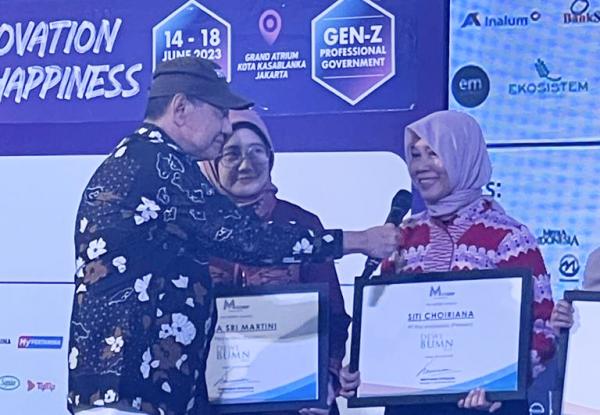 Direktur Bisnis Kurir dan Logistik Pos Indonesia Raih Anugerah BUMN Dewi 2023