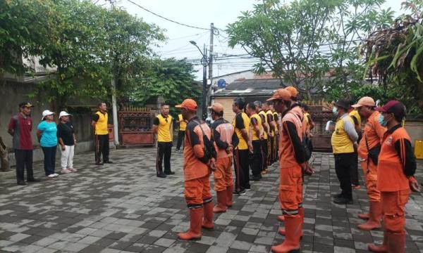 Pupuk Toleransi, Polsek Jagakarsa Bersih-Bersih 4 Tempat Ibadah Sambut HUT Bhayangkara