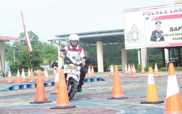 Tingkatkan Kemampuan Personel, Polres Lamsel Gelar Lomba Safety Riding Hari Bhayangkara ke 77