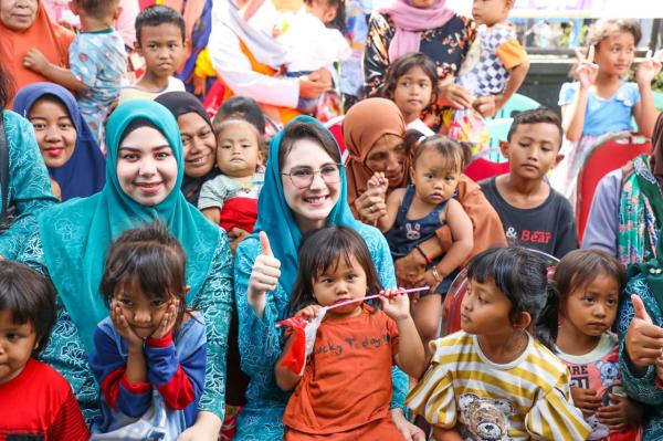 Jempol Arumi Bachsin Jadi Motivasi Warga Desa untuk Maju, Begini Kecantikan Istri Wakil Gubernur Ini
