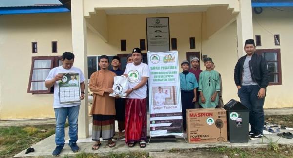 Jalin Silaturahmi, Santri Dukung Ganjar Kaltim Salurkan Bantuan ke Ponpes Al Hayat 