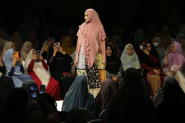 SiSeSa Perkenalkan 10 Koleksi Busana Syar'i Terbarunya di Surabaya