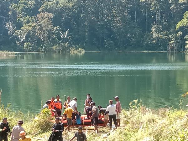 Seorang Remaja di Matim Ditemukan Tak Bernyawa Usai Tenggelam di Danau Rana Kulan