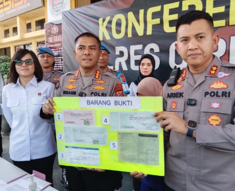 Tipu Tukang Bubur Ratusan Juta, Polisi di Cirebon Ditetapkan Menjadi Tersangka