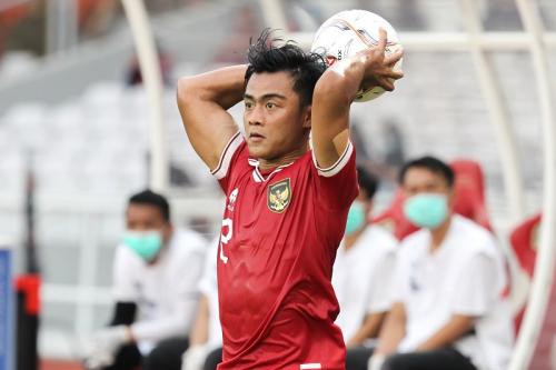 Timnas Indonesia vs Argentina: 2 Lemparan ke Dalam Pratama Arhan bikin Emiliano Martinez Terjungkal