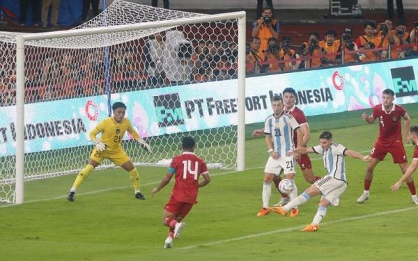 Paredes dan Romero Cetak Gol Argentina Menang Atas Indonesia