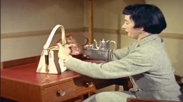 Tas Wanita dari Era 1950-an Viral, Punya Kompartemen Khusus Perawatan Kulit dan Cermin 