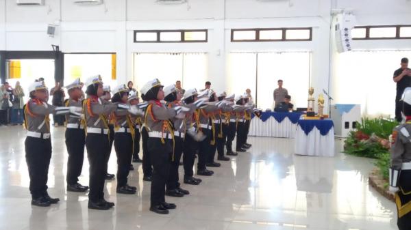 Aksi Keseruan Bocah-Bocah Adu Gerak Taktis di Kantor Polisi 