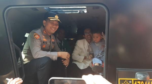 Unik ! Ratusan Anak di Garut Ikuti Khitanan Massal di Mobil Baracuda Sambut HUT Bhayangkara ke -77