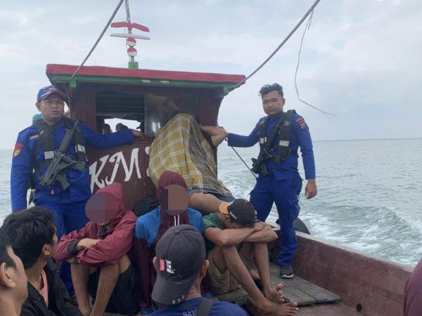 Diduga Hendak ke Malaysia, 36 PMI Ilegal Diamankan Polisi di Perairan Batubara