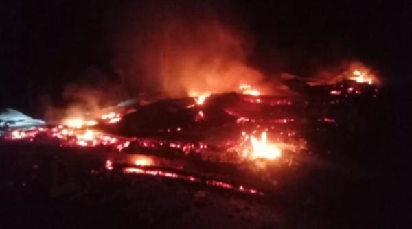 Satu Rumah serta 2 Unit Sepeda Motor Ludes Dibakar OTK di Malbar, Diduga Dampak Balas Dendam