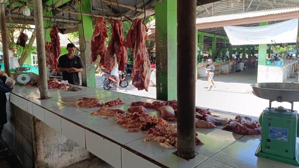 Kurang Sepekan Idul Adha, Pedagang Daging di Pasar Mentok Keluhkan Sepi Pembeli