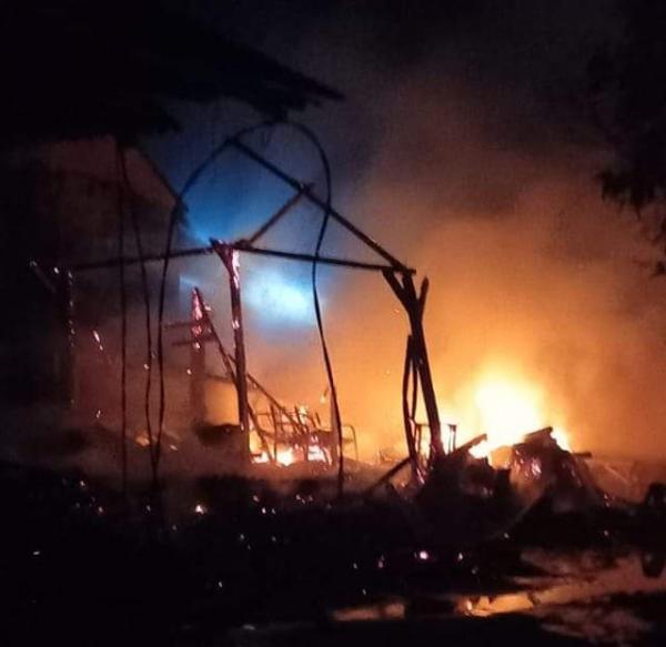 Rumah Janda Ludes Terbakar di Desa Cigondang Labuan, Tengah Terlelap Tidur