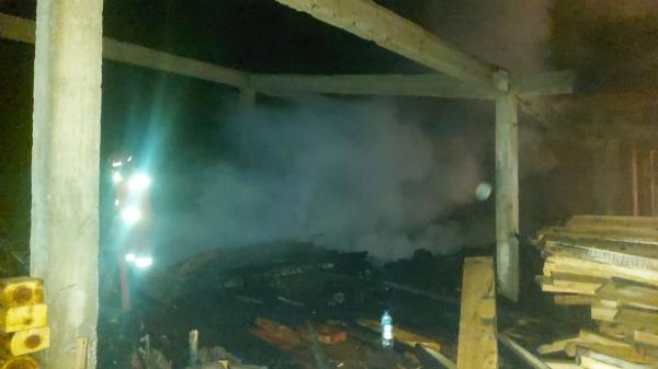 Polisi Masih Selidiki Penyebab Kebakaran Pabrik Pengolahan Kayu dan Rumah di Tanjungjaya Tasikmalaya