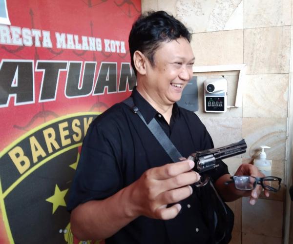 Peneliti ISESS Bambang Rukminto Ditodong Senjata Api Mirip Revolver di Kota Malang