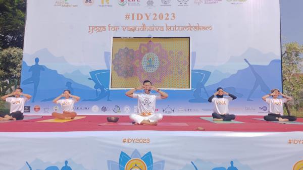 Dipandu Anjasmara, Ribuan Yogi di Medan Peringati Hari Yoga Internasional 2023