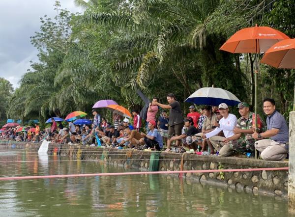 Ratusan Orang Ikuti Lomba Mancing Hari Bhayangkara ke 77 di Embung Desa Tambak Rejo