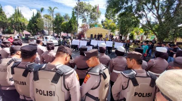 Puluhan Warga Minta Pj Bupati Aceh Tengah T. Mirzuan Dicopot